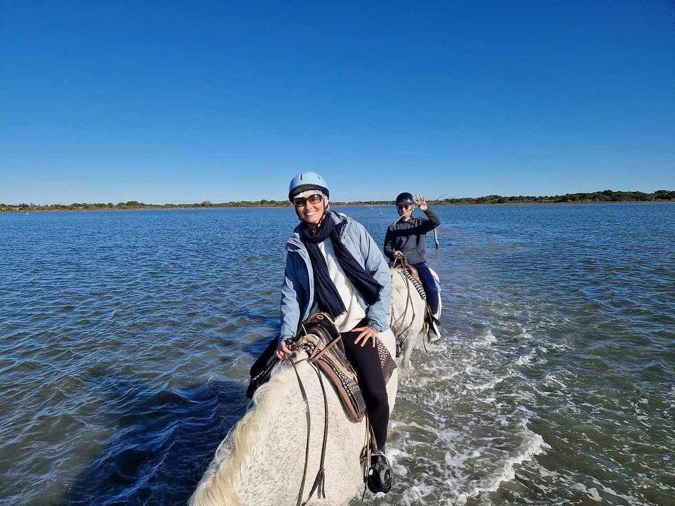 "Cheval en Camargue lors d'une balade La Cavale"