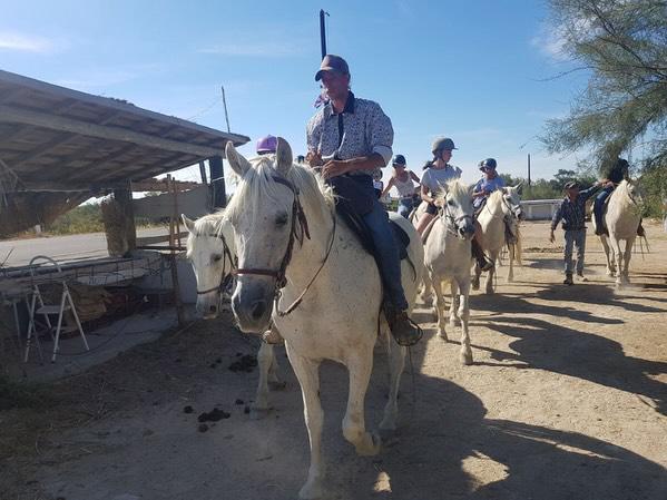 "Cheval en Camargue lors d'une balade La Cavale"